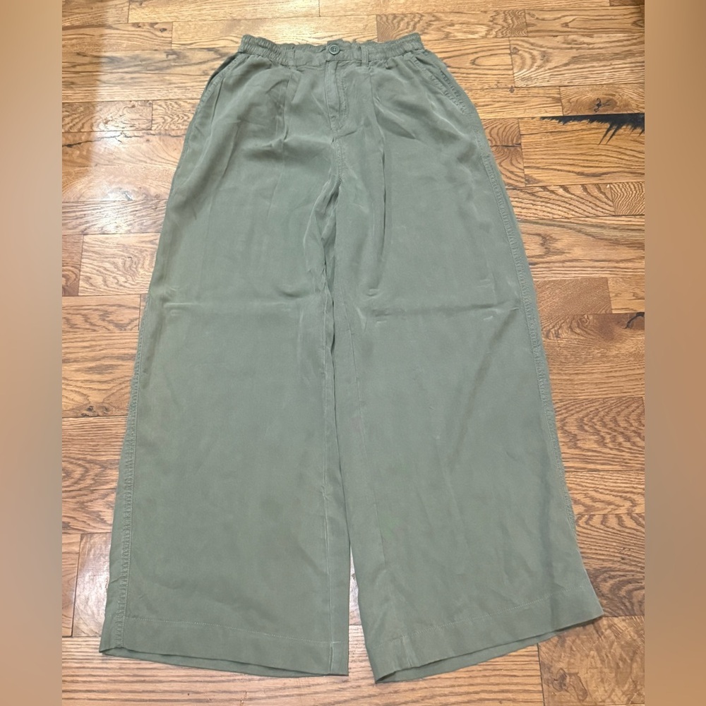 Aerie. Draper Chill Trouser. Olive Green. Size XS. - Picture 2 of 8